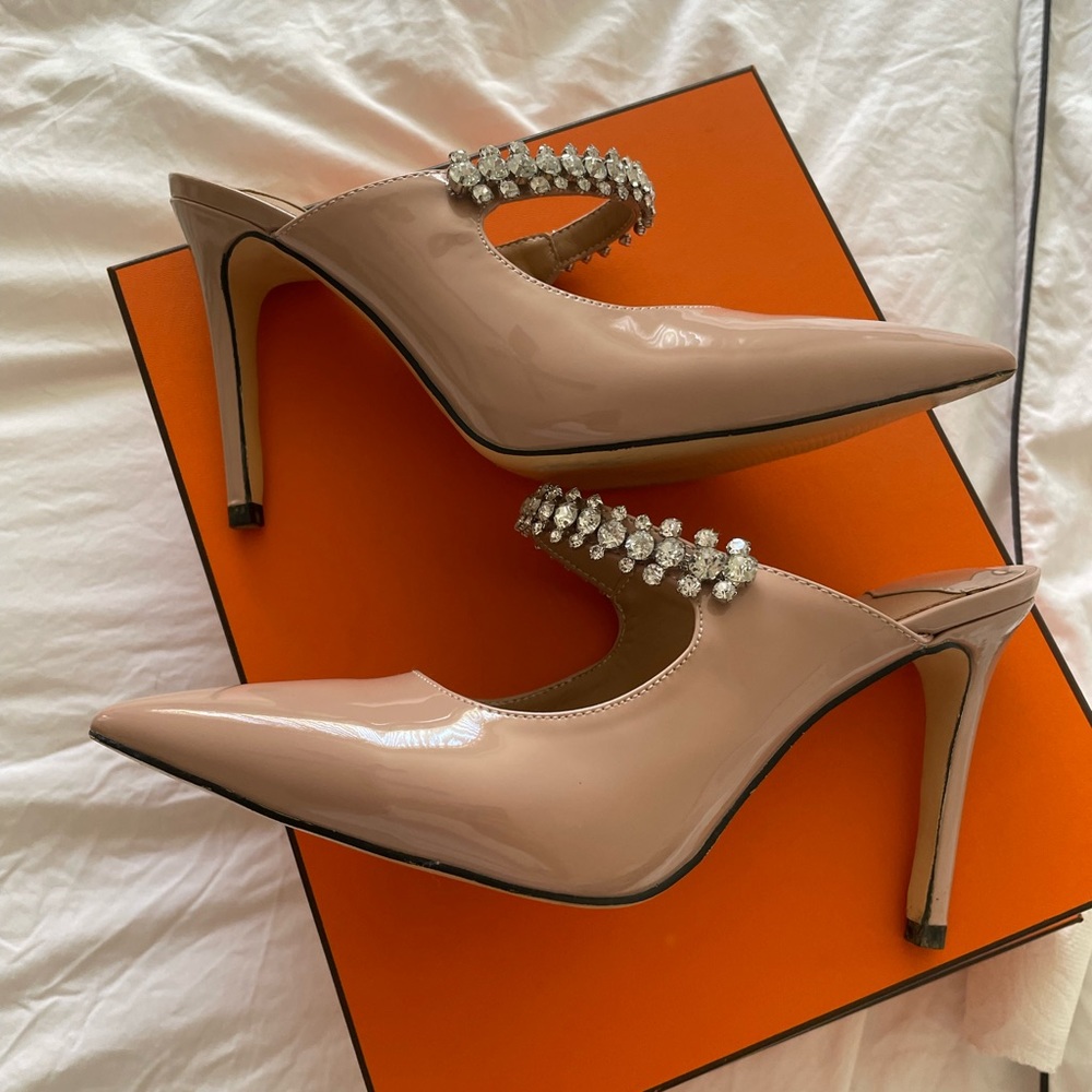NUDE HEELS
